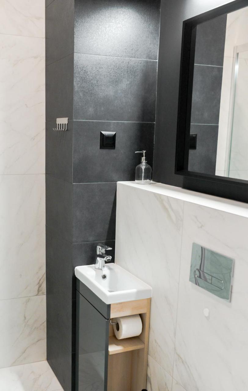 Crystal Guesthouse Варшава Екстериор снимка