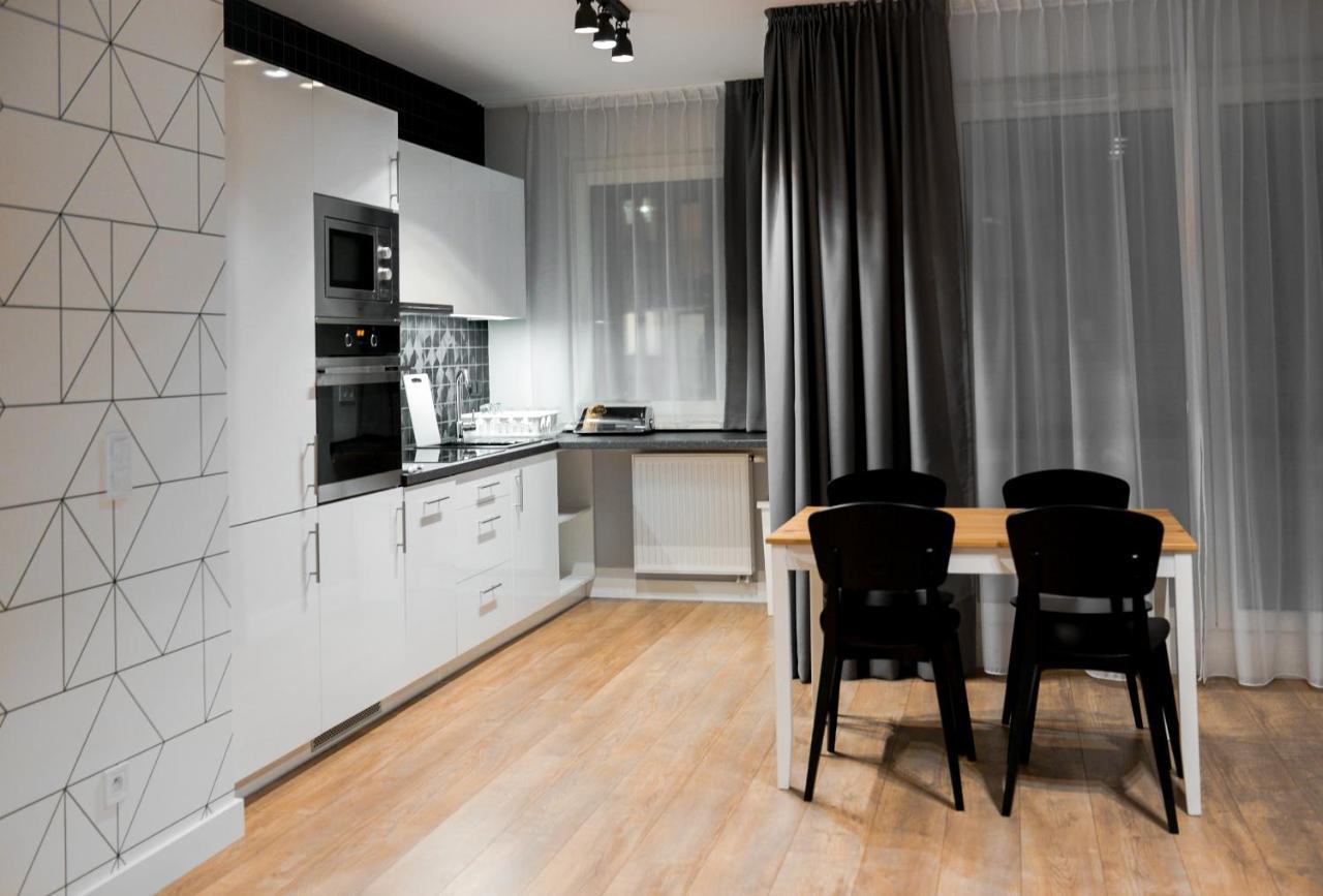 Crystal Guesthouse Варшава Екстериор снимка