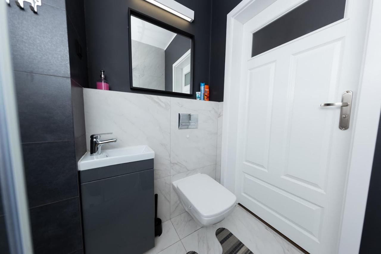 Crystal Guesthouse Варшава Екстериор снимка
